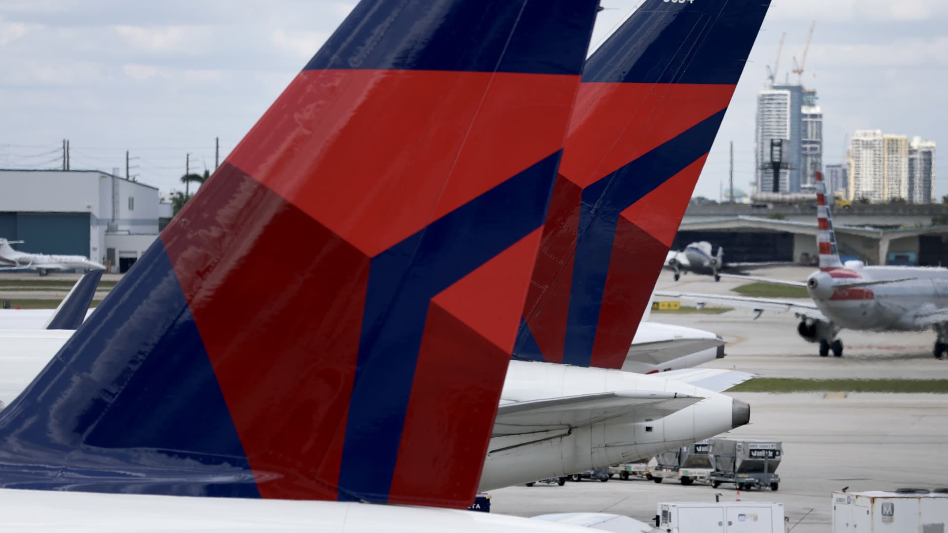 DAL, KLG, PTC, AMD and more