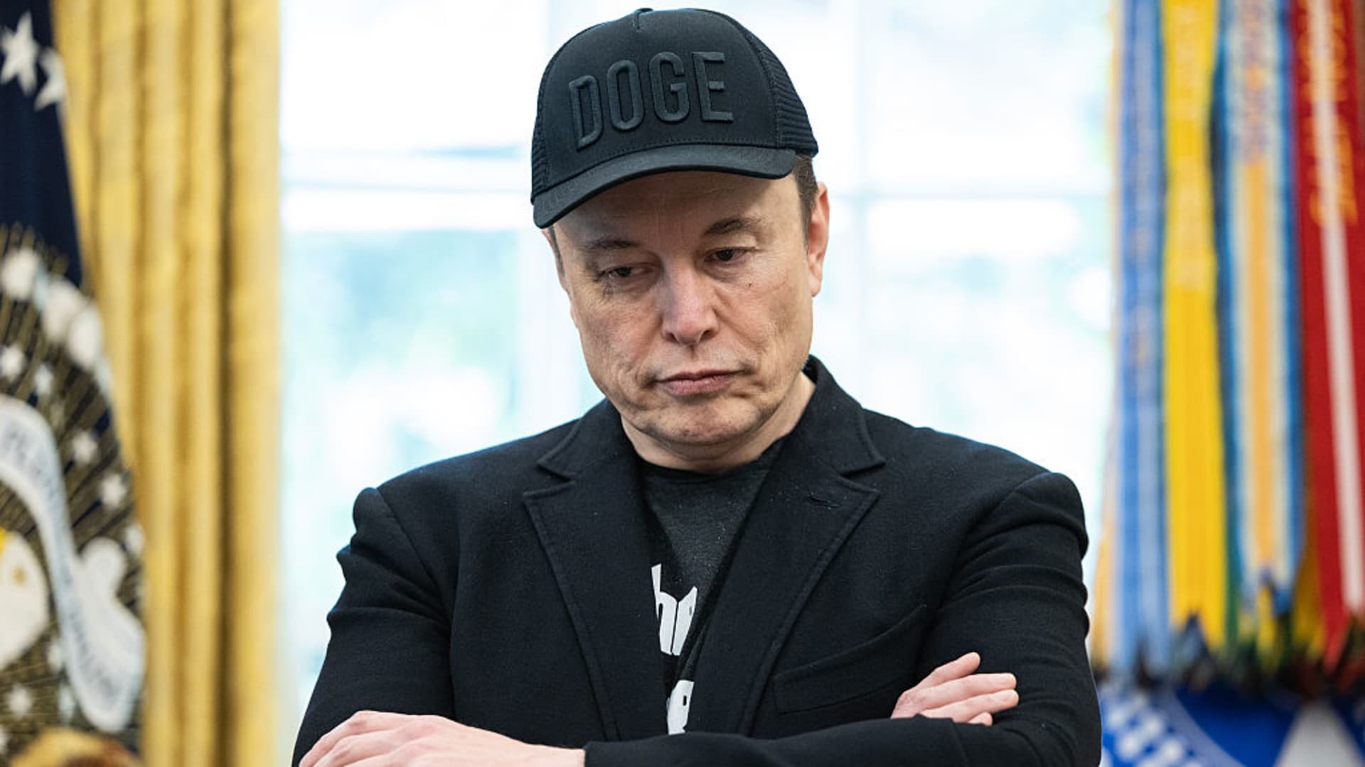Tesla's stock plunges 8% after another weak quarter for auto sales