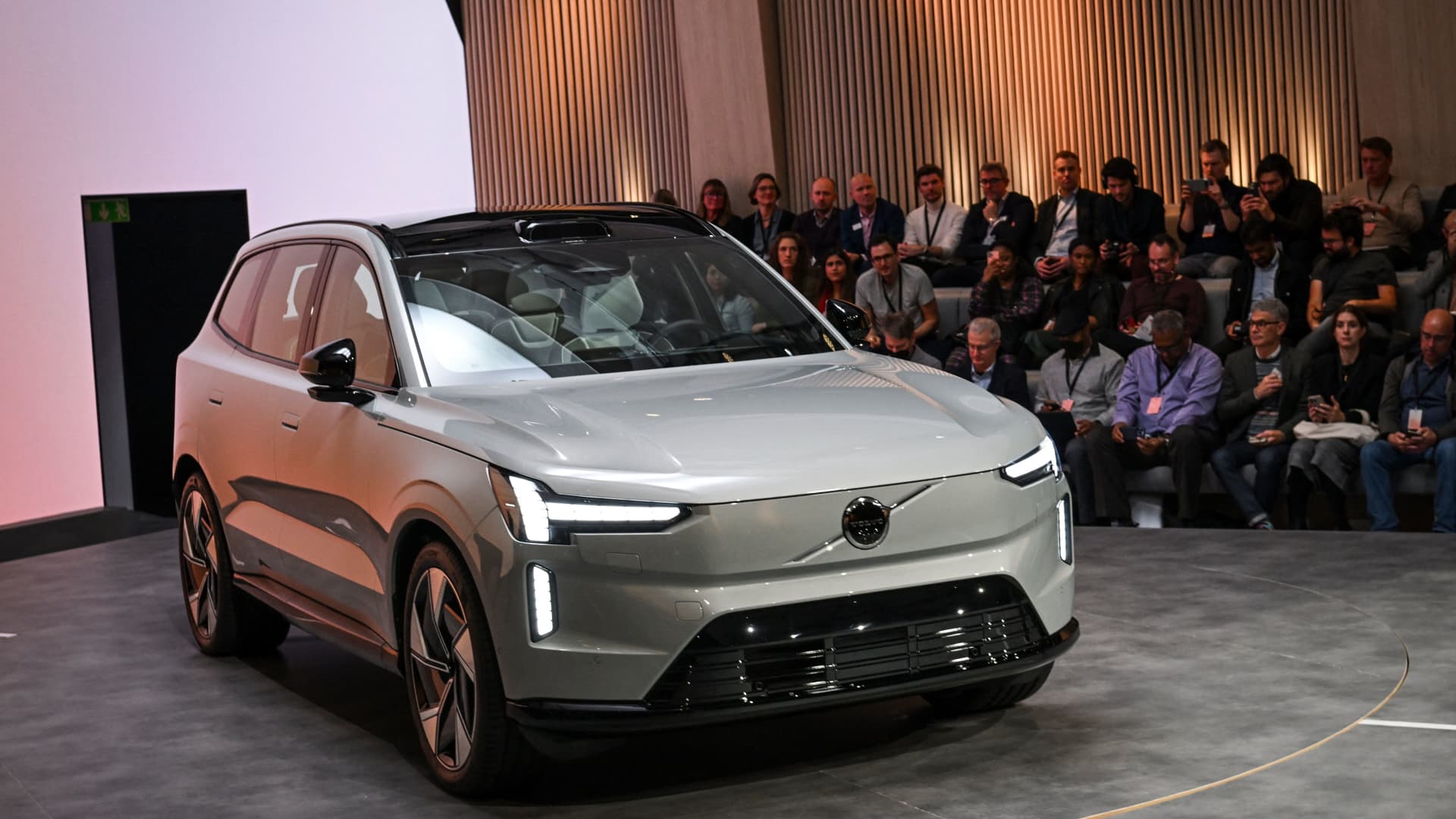 EU tariff reaction, Stoxx 600, FTSE