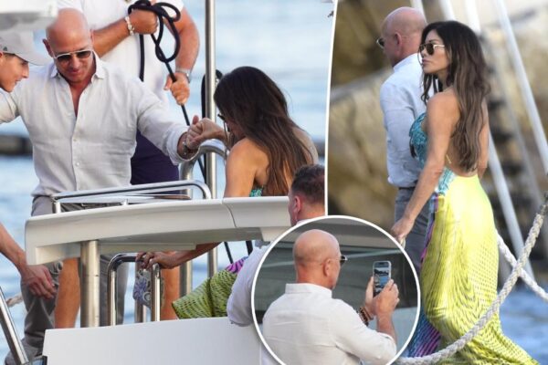 Newlyweds Jeff Bezos and Lauren Sánchez jet back to Europe after brief stint in US Newlyweds Jeff Bezos and Lauren Sánchez jet back to Europe after brief stint in US