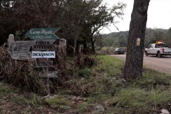 Local photographer raises funds for Texas flood victims