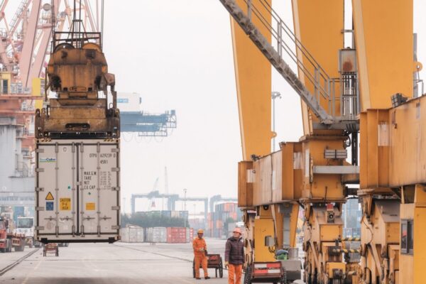 Trump Aims to Shut Trade Loopholes China Uses to Evade Tariffs