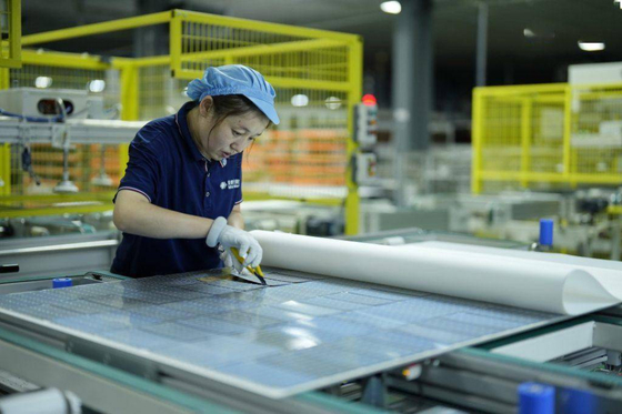China’s New Economy Industries Stumble on Falling Capital, Tech Inputs