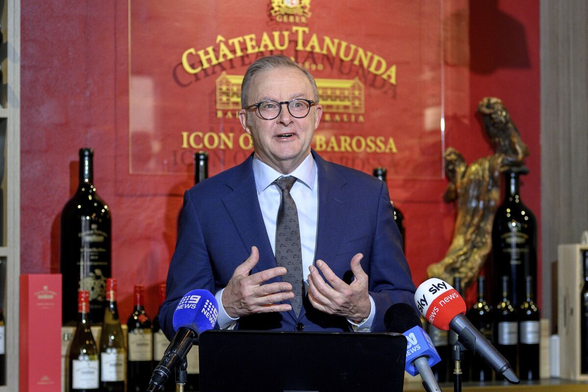 Australia’s Leader Walks Fine Line Between Xi and Trump in China