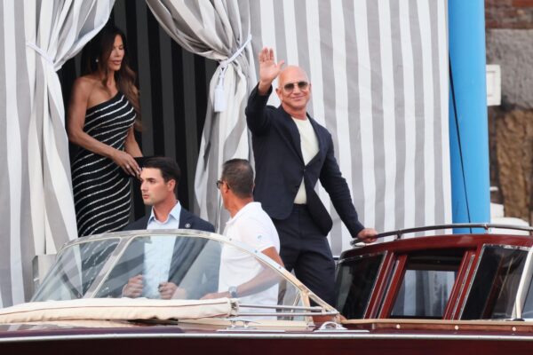 Jeff Bezos Offloads Over $1.5 Billion In Amazon Stock