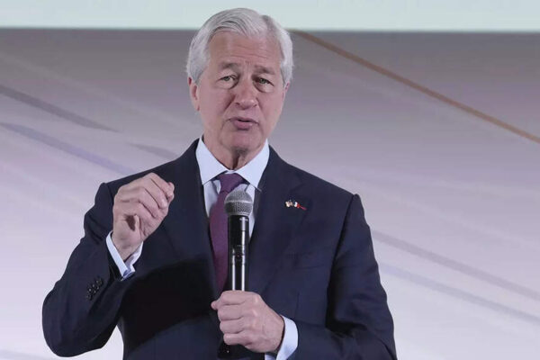 JP Morgan Chase CEO Jamie Dimon reveals when he received a job offer from Amazon founder Jeff Bezos and why he said no JP Morgan Chase CEO Jamie Dimon reveals when he received a job offer from Amazon founder Jeff Bezos and why he said no
