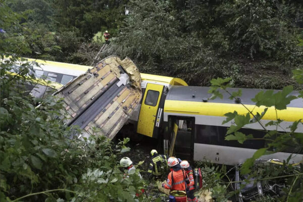 Several people injured after passenger train derails in southwestern Germany. | World News Several people injured after passenger train derails in southwestern Germany. | World News