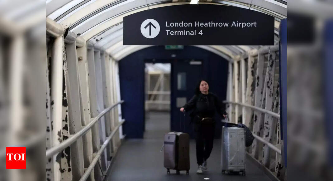 Britain's airspace shut: All outbound UK flights grounded by 'technical issue'