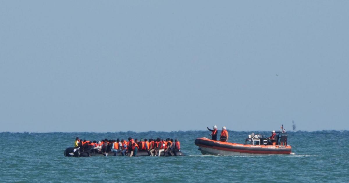 More than 500 people crossed Channel on Friday