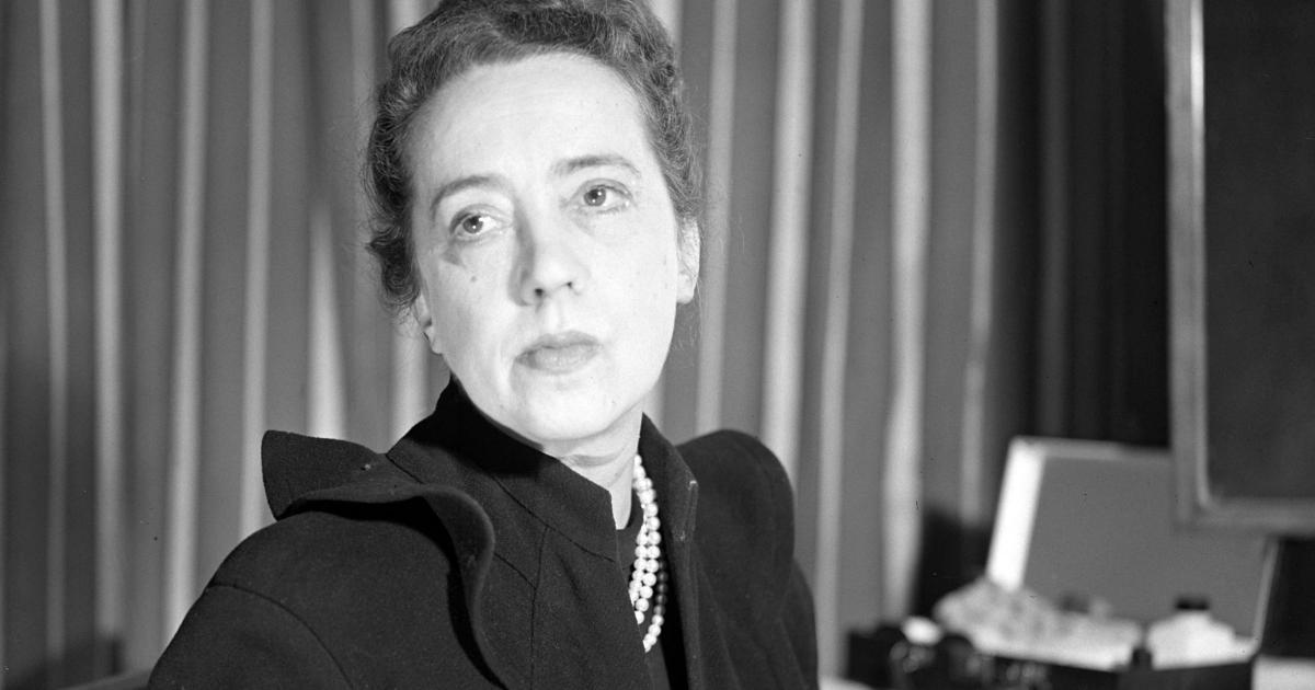 V&A announces first UK exhibition devoted to haute couture house Schiaparelli