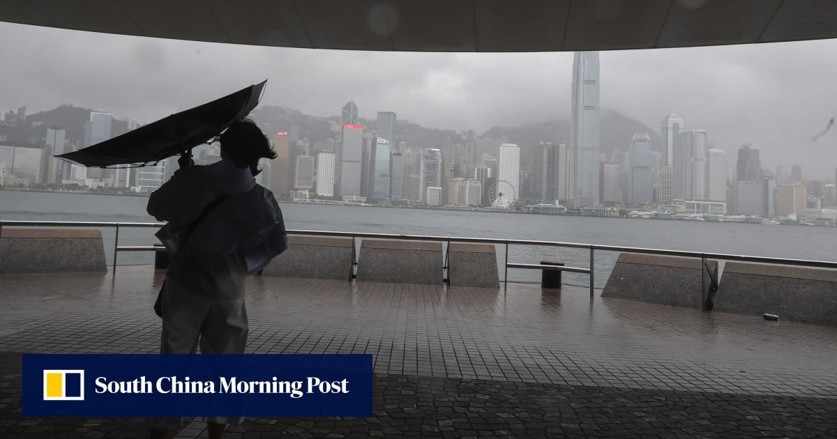 Typhoon Wipha: how did 4 Hong Kong Airlines planes manage to land amid T10?