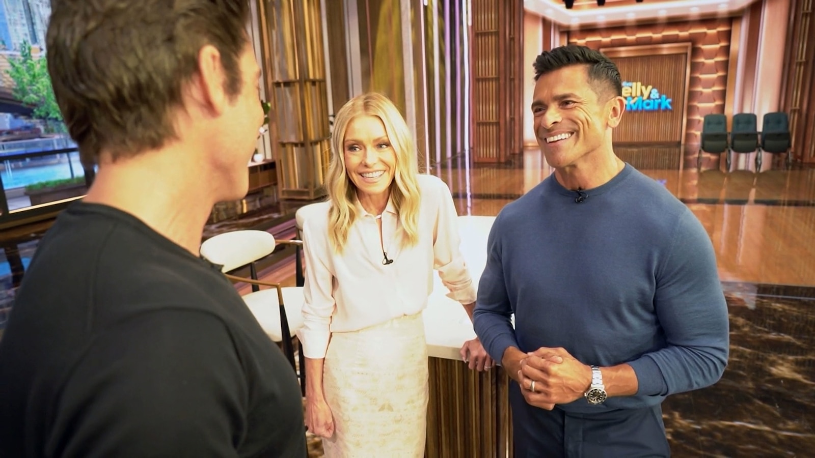 Kelly Ripa, Mark Consuelos speak with David Muir about rooting for the underdogs as new Italian soccer team owners