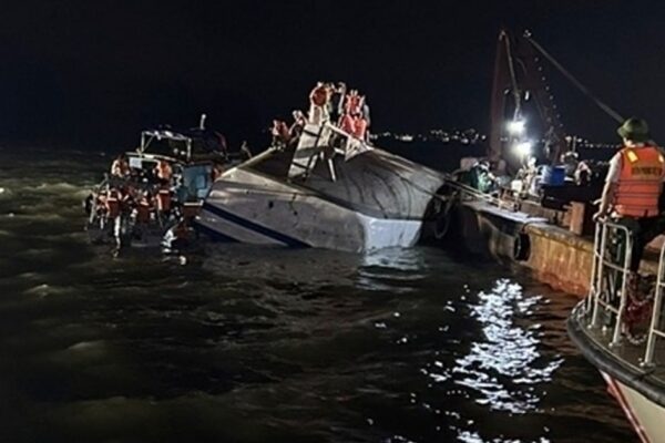 37 dead, 5 missing as tourist boat capsizes during Vietnam storm
