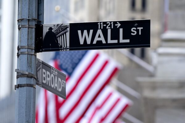 Nasdaq, S&P 500 slide amid wave of earnings as tariffs bite GM profit Dow, S&P 500, Nasdaq futures trade flat as Wall Street braces for Big Tech earnings