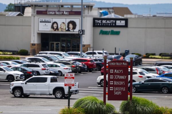 A popular women’s fashion retailer is opening at Lehigh Valley Mall, 3 other locations