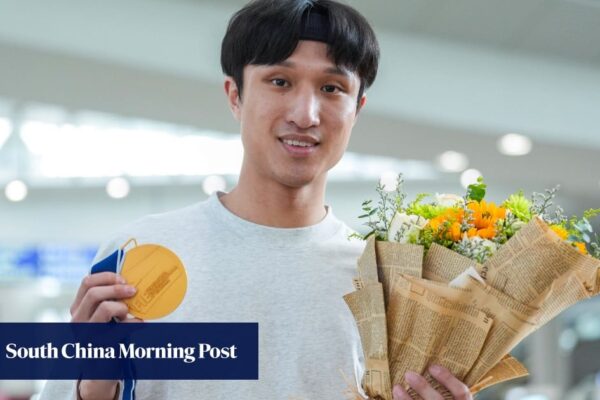 Hong Kong’s fencing world champion Ryan Choi arrives home ‘with grateful heart’ Hong Kong’s fencing world champion Ryan Choi arrives home ‘with grateful heart’