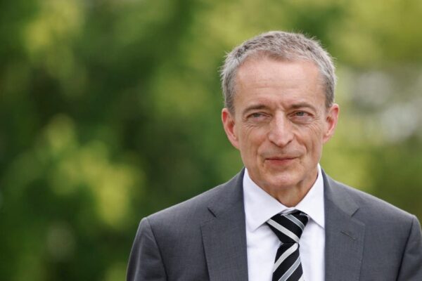 Trump's Sovereign Fund Key to US Tech Edge Over China: Ex-Intel CEO