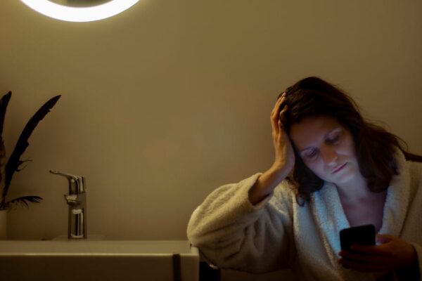 My Daughter Went on a Cell-Phone-Free Trip, and It Made Me Anxious