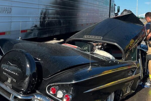 Two injured after multi-vehicle crash on I-40 pinned two people; cause is unknown
