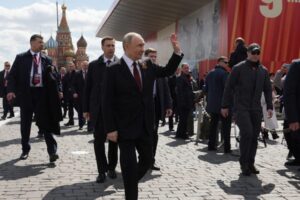 Video Appears to Show Putin's Bodyguards Armed With Interceptor Drone