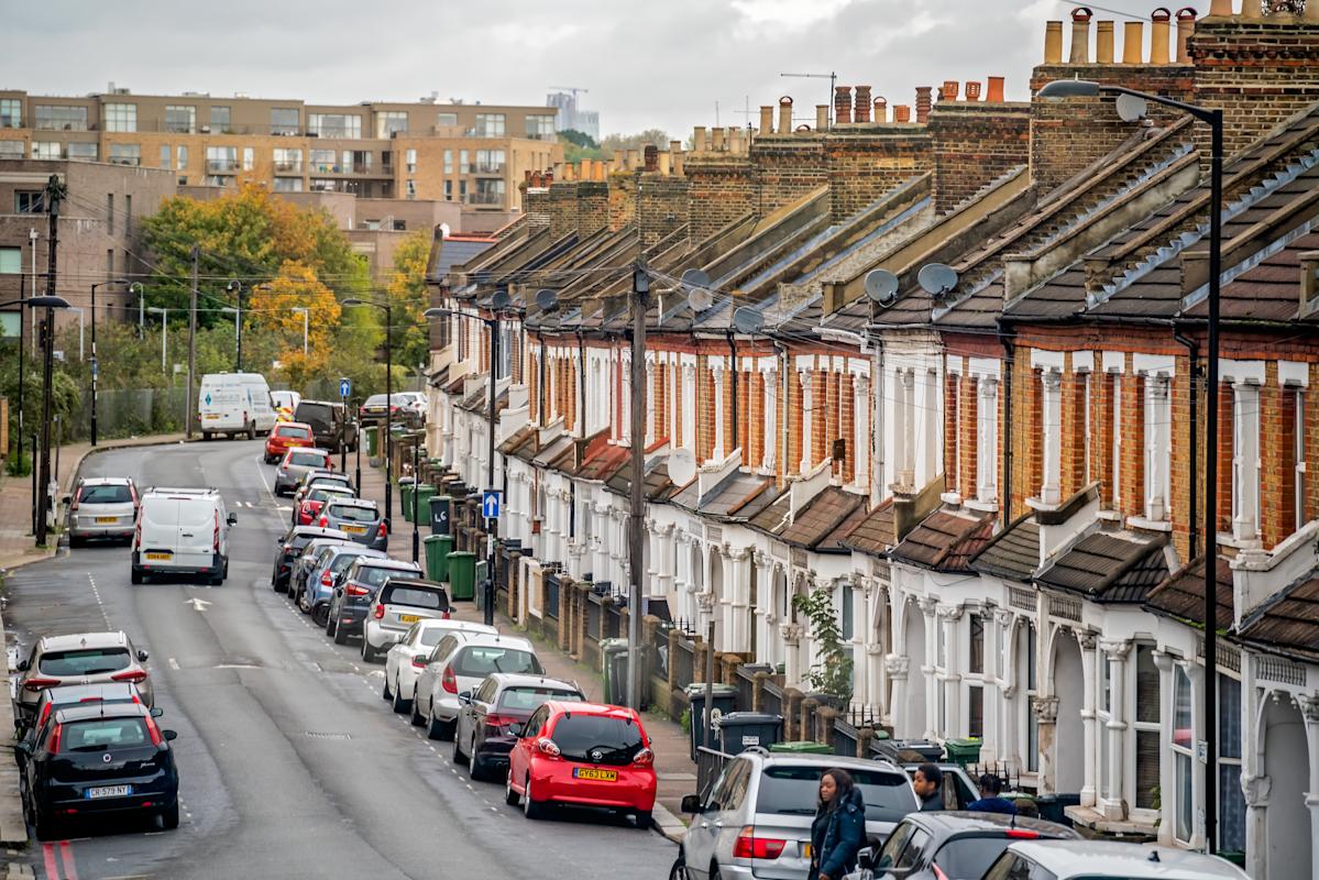Average rent surges to £2,712 in London and £1,365 across UK