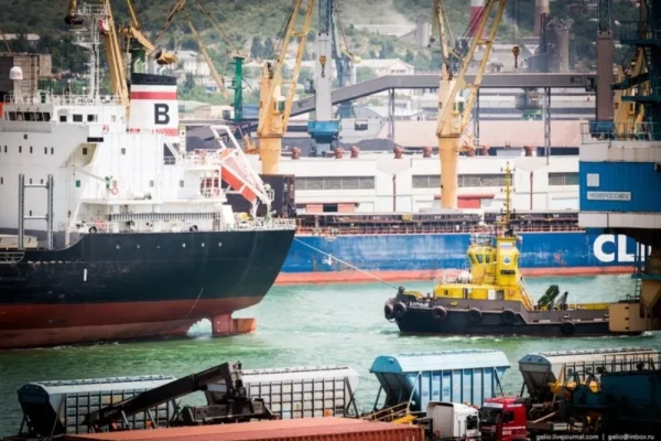 Putin decree requires FSB approval for foreign ships entering Russian ports