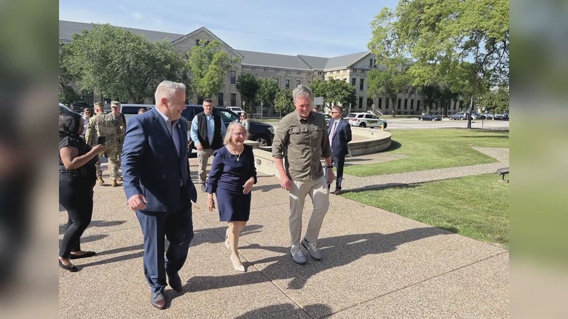 US Army secretary stops by Rock Island Arsenal
