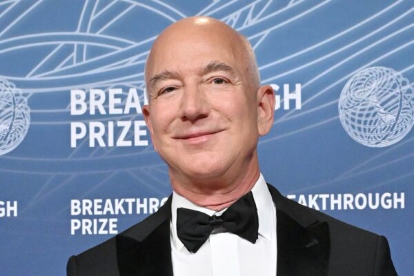 Jeff Bezos shows off hair transformation after ditching bald look Jeff Bezos shows off hair transformation after ditching bald look