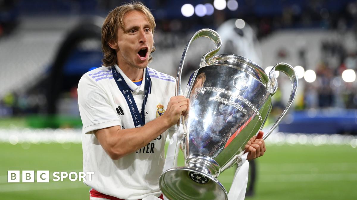 The men's and women's Wimbledon trophies