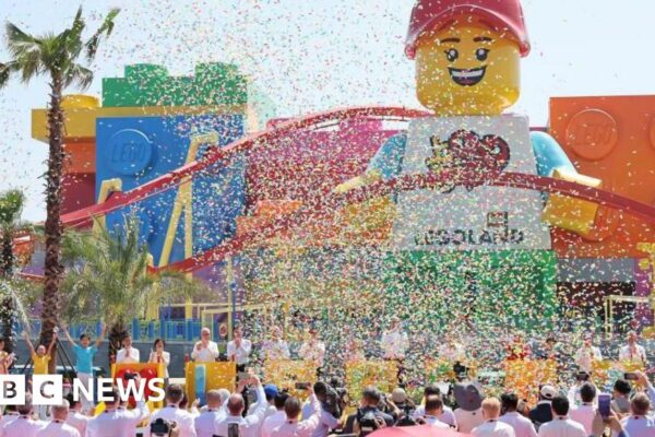 China bets on Western theme parks to lift spending
