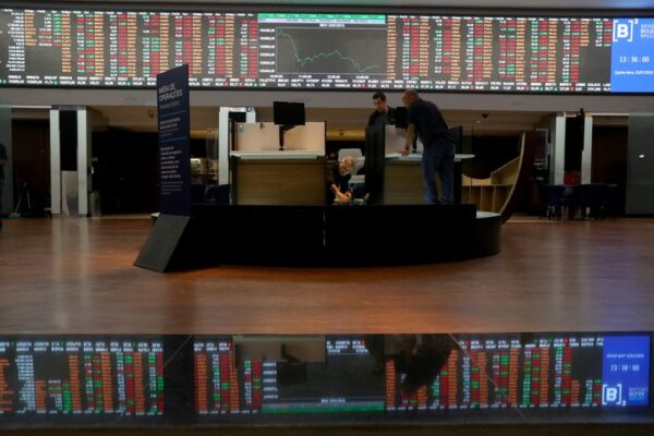 Analysis-Emerging market debt sale surge defies global turmoil amid signs of de-dollarisation Analysis-Emerging market debt sale surge defies global turmoil amid signs of de-dollarisation