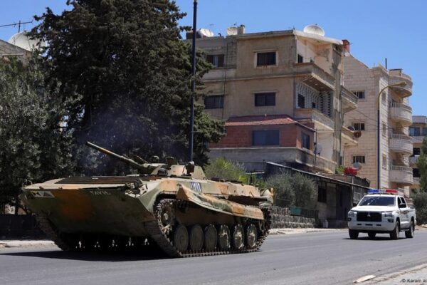 Syria's government faces sectarian clashes, Israeli strikes – DW – 07/16/2025