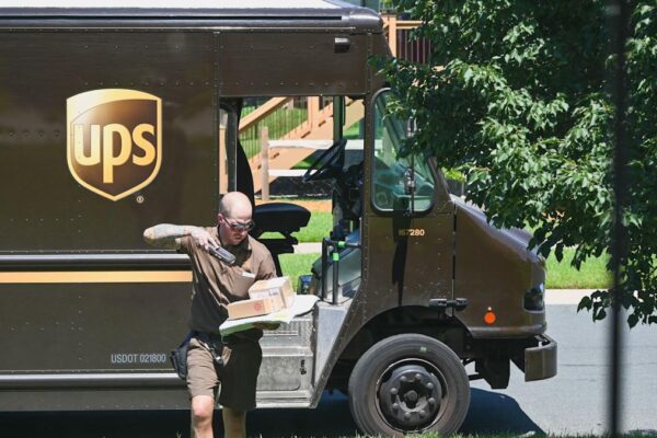 UPS drivers to receive buyout offer as company shrinks parcel network UPS drivers to receive buyout offer as company shrinks parcel network