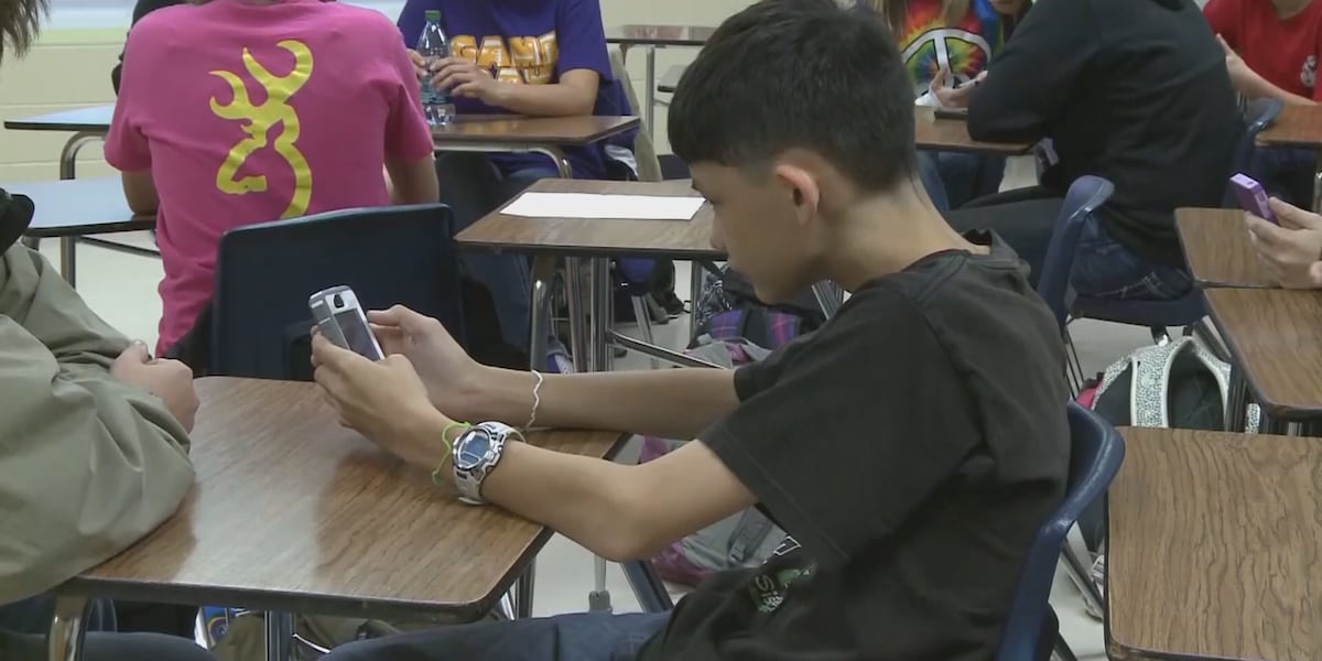 Brazos Valley school districts craft new policies following statewide school cell phone ban