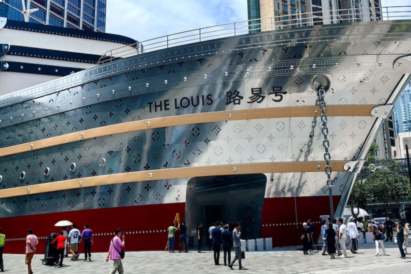 LVMH Struggles to Bounce Back Amid Deepening Luxury Downturn