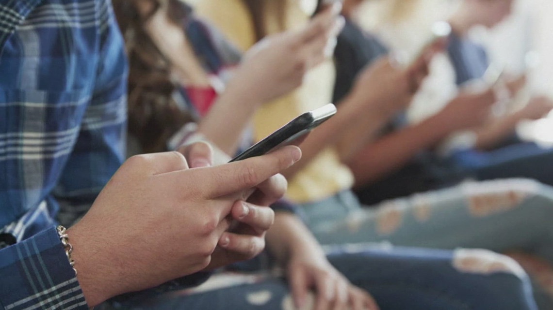 Fort Worth ISD adopts new cell phone policy to comply with law