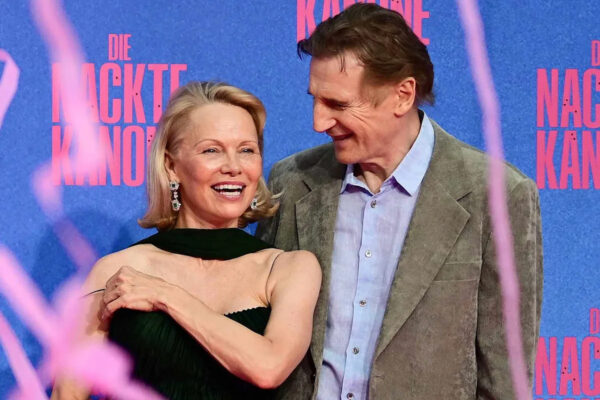 6 Times It Should Have Been Obvious That Pamela Anderson and Liam Neeson Were More Than Friends 6 Times It Should Have Been Obvious That Pamela Anderson and Liam Neeson Were More Than Friends