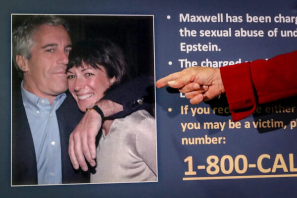 What to know about Ghislaine Maxwell, Jeffrey Epstein’s former girlfriend Yahoo news home
