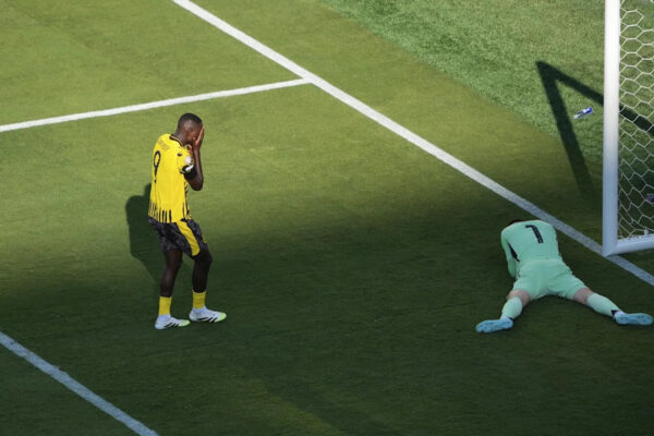 Thibout Courtois ends Real Madrid’s 3-2 victory over Borussia Dortmund with a leaping save Download app from appStore