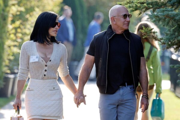 Jeff Bezos ditches his signature bald look following Lauren Sánchez wedding