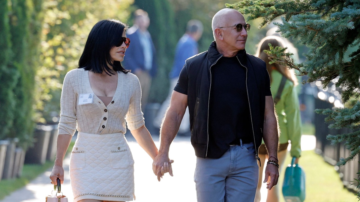 Jeff Bezos ditches his signature bald look following Lauren Sánchez wedding