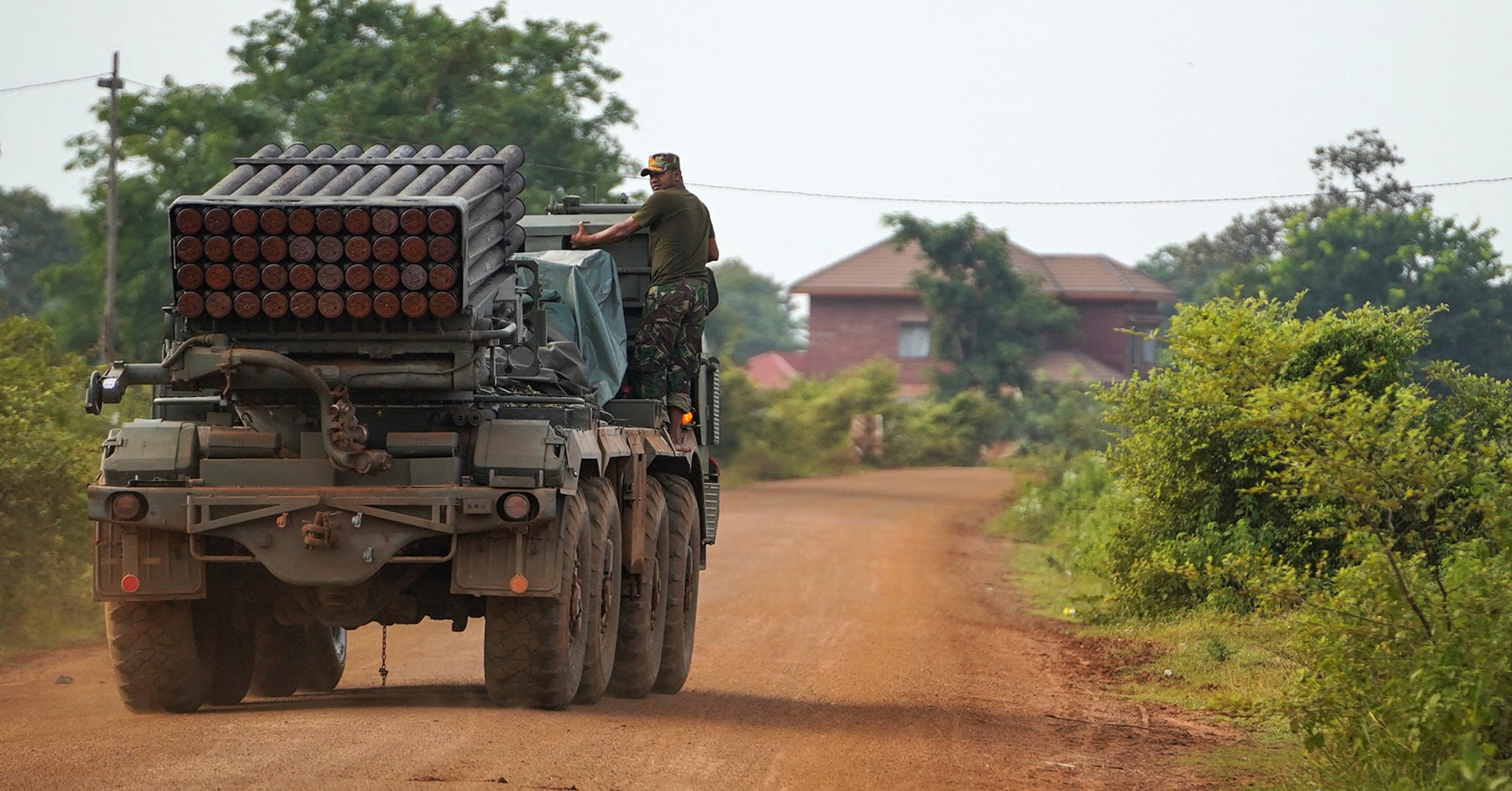 Thailand, Cambodia exchange heavy artillery fire as fighting rages for second day