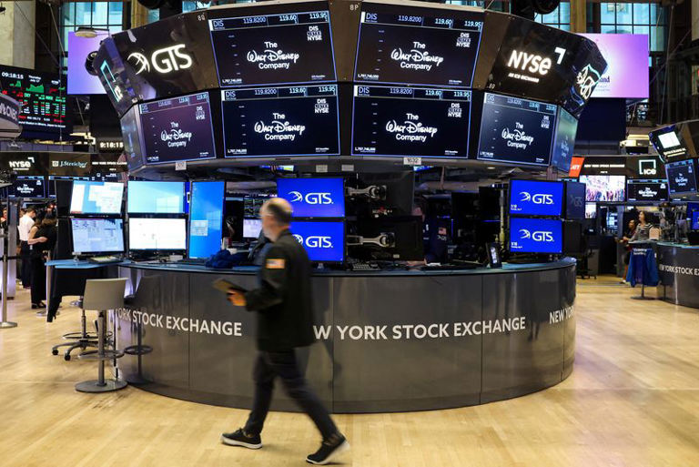 S&P, Nasdaq futures edge up amid earnings, UnitedHealth pressures Dow