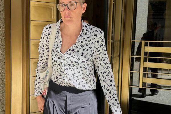 A one-time '40 under 40' rising star in fashion pleads not guilty to charges she allegedly cheated investors out of $300 million