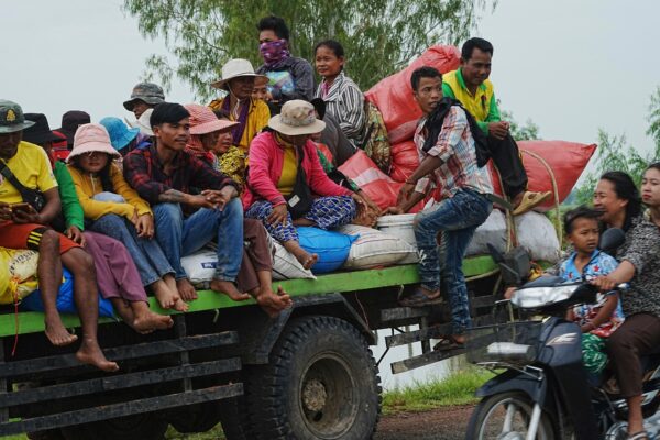 Cambodians flee border with Thailand as clashes continue for third day | Border Disputes News