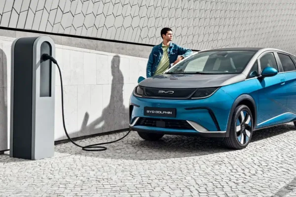 Chinese electric vehicle pioneer BYD is rolling out lightning-fast EV charging devices in Europe, and American rivals like Tesla can’t keep up