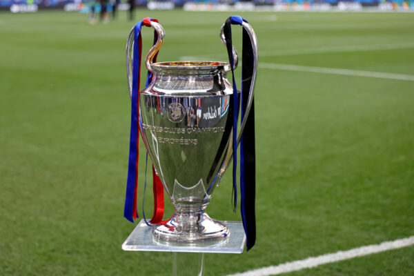 epa12147516 UEFA Champions League trophy on display at the Allianz Arena before the UEFA Champions League final between Paris Saint-Germain and Internazionale Milano in Munich, Germany 31 May 2025. EPA-EFE/RONALD WITTEK