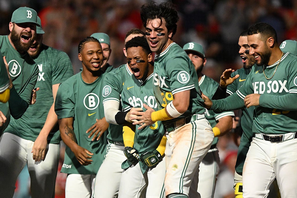 Red Sox extend winning streak to eight games in dramatic fashion - 98.5 The Sports Hub