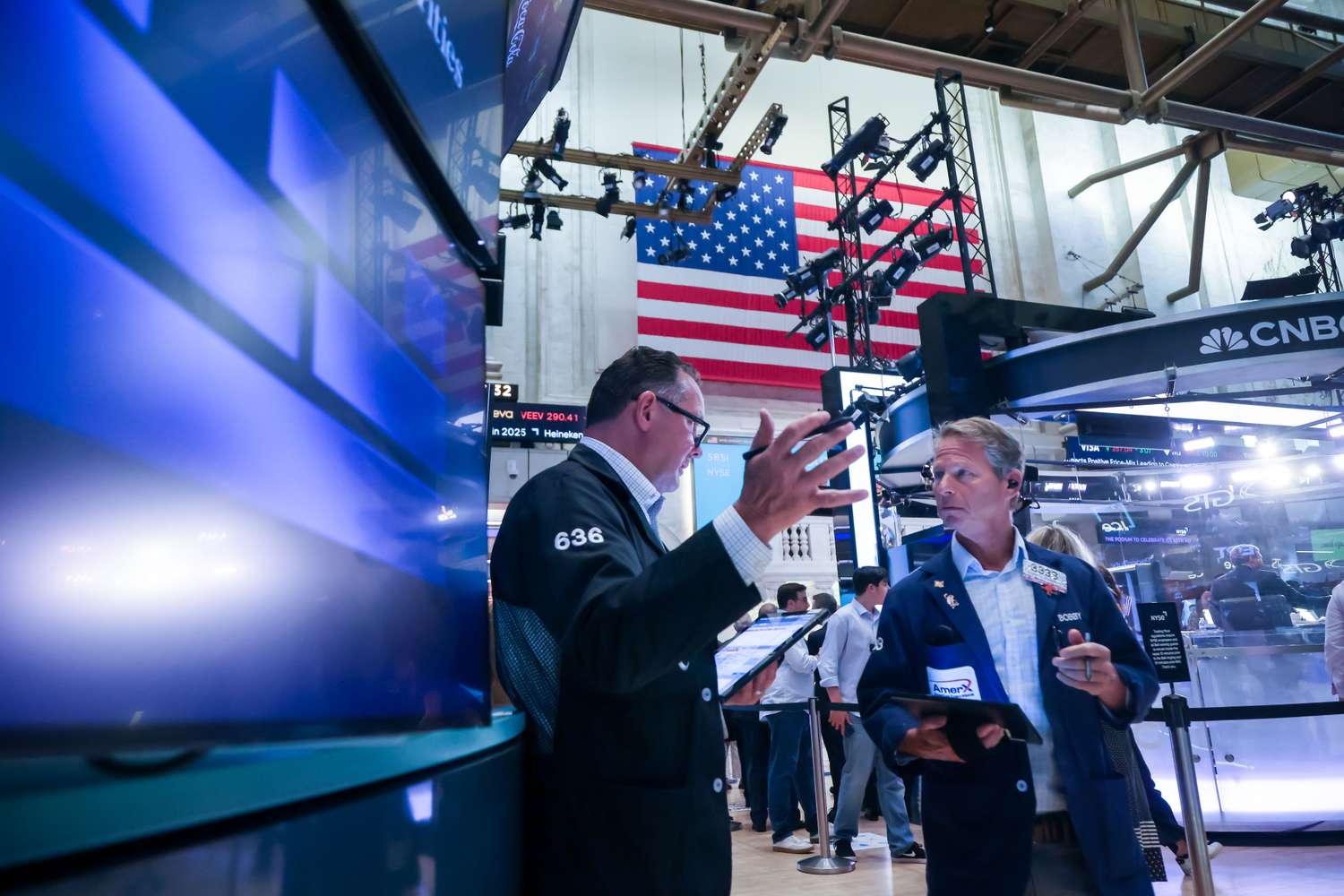 S&P 500, Nasdaq Retreat From Record Highs as Investors Digest Flurry of Earnings Reports, Await Fed Rate Decision, Big Tech Results