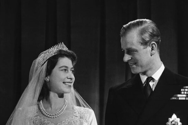 Largest Exhibition of Queen Elizabeth’s Fashion Set for 2026